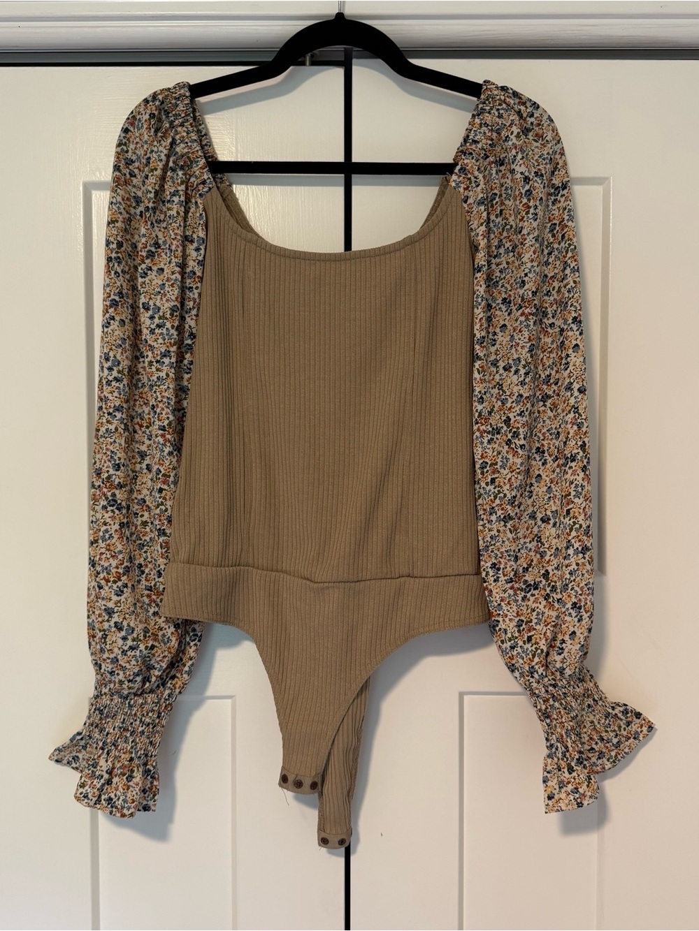 Promesa Ribbed Scoop Neck Top in Khaki